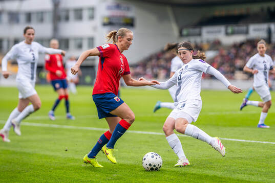 Lisa Naalsund of Norway and Kaja Korosec of Slovenia