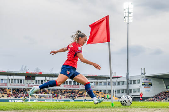 Vilde Bøe Risa of Norway takes a corner kick