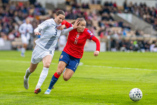 Sara Agrež of Slovenia and Guro Reiten of Norway