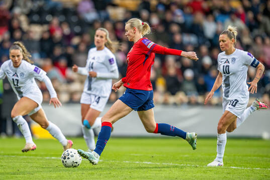 Karina Sævik of Norway scores the 4-0 goal