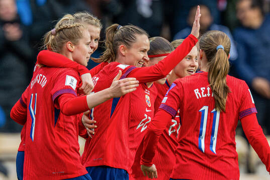 Caroline Graham Hansen of Norway celebrates with Julie