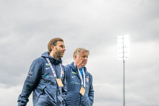 Assistant coach Mikey Harris and assistant coach Kjetil