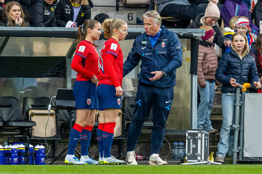 Guro Reiten, Justine Kielland and assistant coach Kjetil