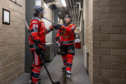Luleås Brendan Shinnimin och Linus Omark