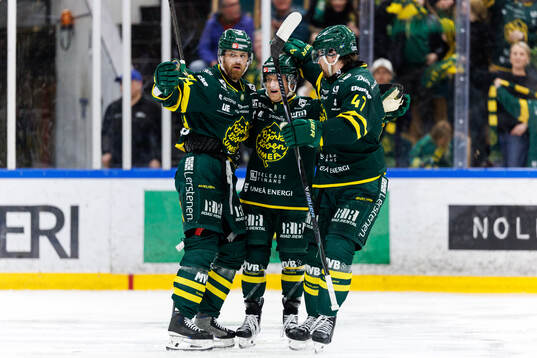 Björklövens Daniel Brodin jublar