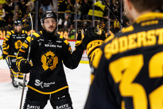 Skellefteås Oliver Okuliar jublar