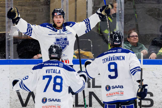 Karlskogas Jonatan Lundgren jublar