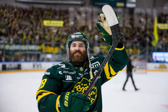 Björklövens Mathew Maione jublar