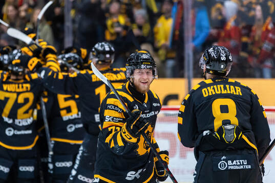 Skellefteås Jonathan Davidsson jublar