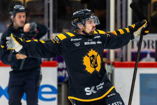 Skellefteås Emil Djuse jublar