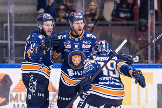 Växjös Lucas Elvenes jublar
