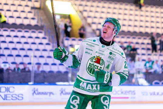 Rögles Fredrik Olofsson jublar