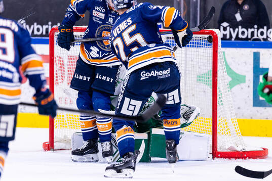Växjös Lucas Elvenes gör mål 3-3. Målet blir bortdömt