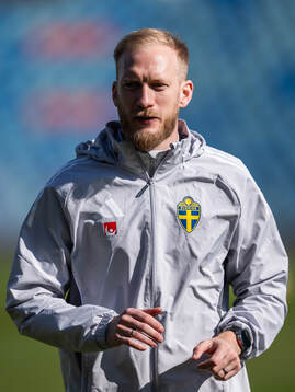 Naprapath Ludvig Axelsson of the Swedish women's national