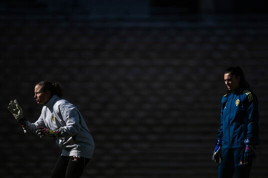 Goalkeeper coach Sofia Lundgren and goalkeeper Zecira