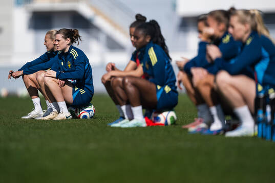 Elma Junttila Nelhage and Sofia Reidy of the Swedish