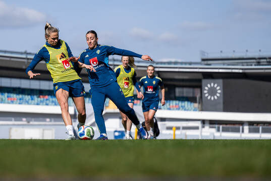Fridolina Rolfö and Rosa Kafaji of the Swedish women's