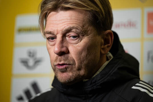 Head coach Tony Gustavsson of Sweden of the Swedish women's