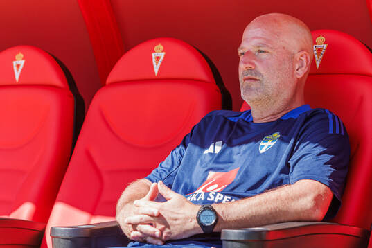 Coach Magnus Wikman of Sweden