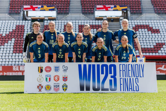 Goalkeeper Moa Edrud, Lisa Löwing, Alice Bergström, Emma