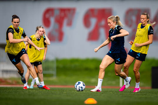 Marthine Østenstad and Guro Bergsvand of the Norwegian