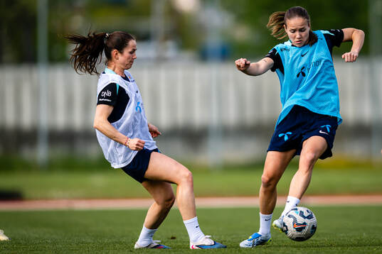 Tuva Hansen and Guro Reiten of the Norwegian women’s
