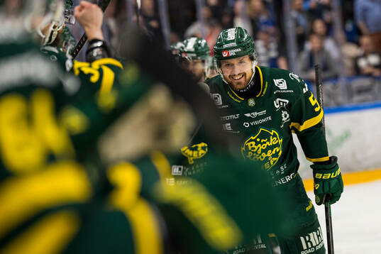 Björklövens Fredrik Forsberg jublar
