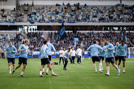 Malmö FFs spelare värmer upp
