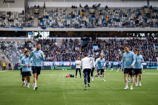 Malmö FFs Pontus Jansson och Colin Rösler  värmer upp