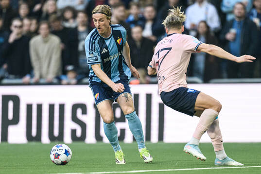 Djurgårdens Jeppe Okkels och Malmö FFs Jens Stryger Larsen