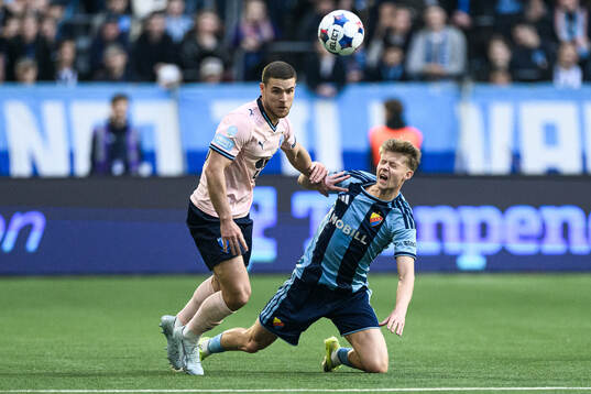 Malmö FFs Gabriel Busanello och Djurgårdens Patric Åslund