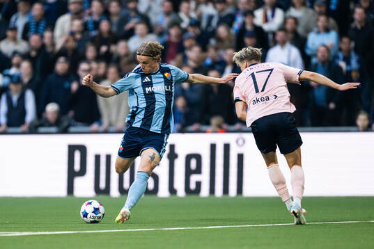 Djurgårdens Jeppe Okkels och Malmö FFs Jens Stryger Larsen