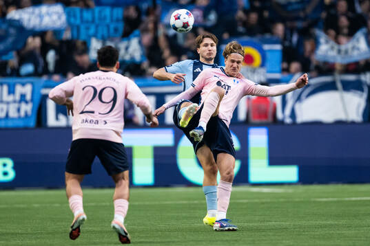 Djurgårdens Miro Tenho och Malmö FFs Erik Botheim