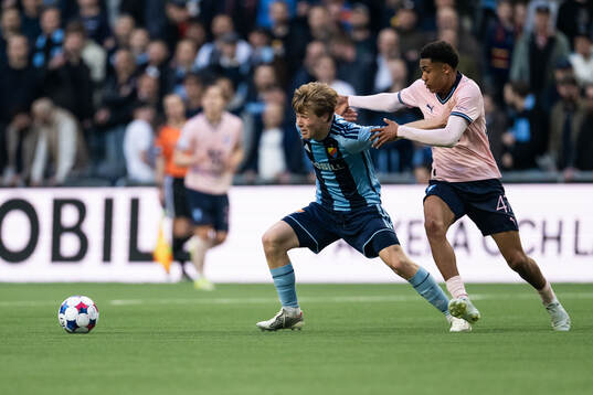 Djurgårdens Bo Hegland och Malmö FFs  Theodor Lundbergh
