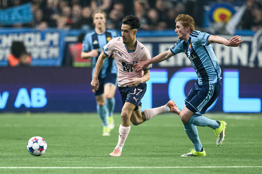Malmö FFs Adrian Skogmar och Djurgårdens Peter Langhoff