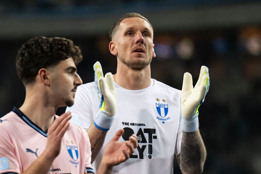 Malmö FFs målvakt Robin Olsen jublar