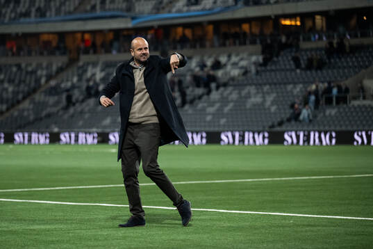 Malmö FFs huvudtränare Miguel Angel Ramirez jublar