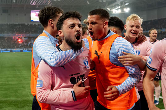 Malmö FFs Sead Haksabanovic jublar med Noah Åstrand John