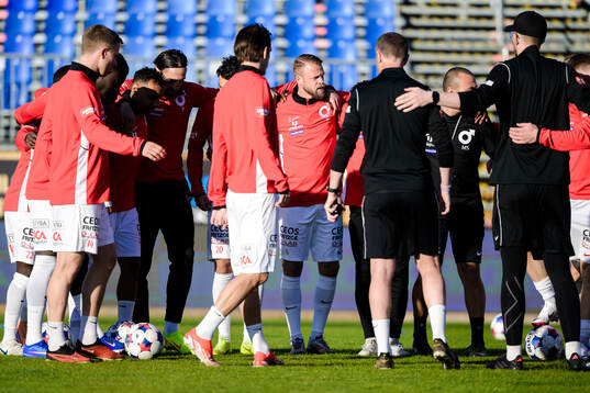 Degerfors Daniel Sundgren  samlar laget