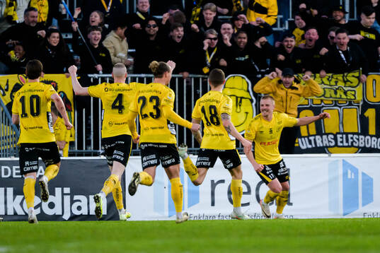Elfsborgs Julius Magnusson och Per Frick jublar
