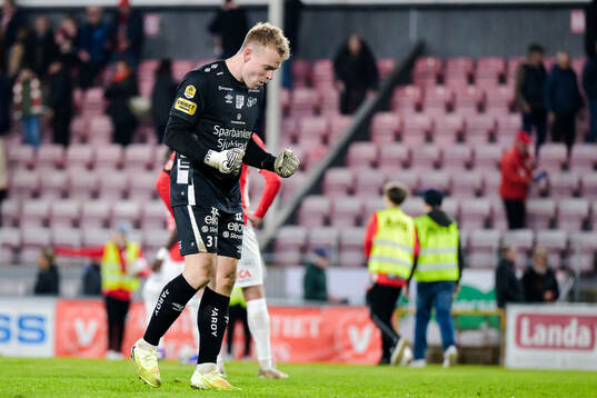 Elfsborgs målvakt Isak Pettersson jublar