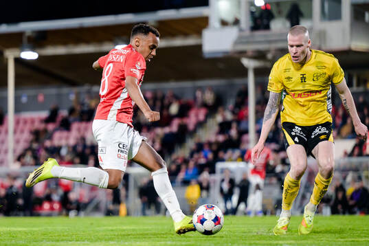 Degerfors Bilal Hussein och Elfsborgs Thomas Isherwood