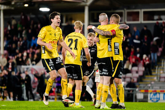 Elfsborgs Rasmus Wikström jublar med lagkamrater
