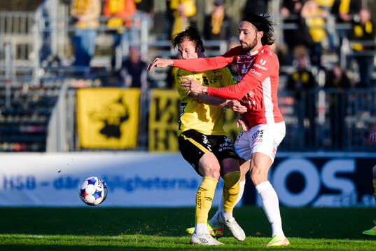 Elfsborgs Simon Olsson och Degerfors Dijan Vukojevic