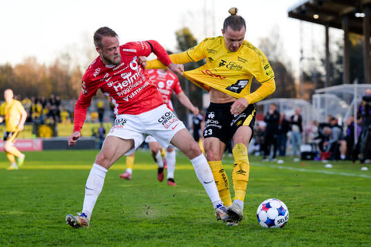 Degerfors Daniel Sundgren  och Elfsborgs Niklas Hult