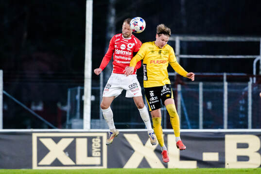 Degerfors Daniel Sundgren  och Elfsborgs Taylor Silverholt