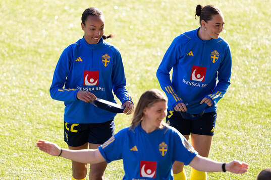 Olivia Okara and Alice Enehov of Sweden
