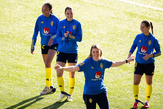 Olivia Okara, Alice Enehov and Filippa Sjöström of Sweden
