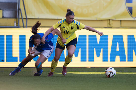 Giulia Galli of Italy and Thea Staffansson of Sweden