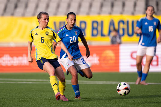 Nathalie Staaf of Sweden and Rachele Giudici of Italy